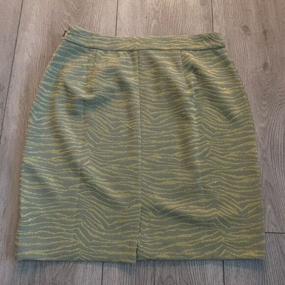 Michael Kors womans mini skirt perfect for summer. NWOT - Picture 2 of 7